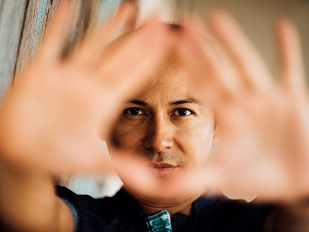 Uscito il nuovo album del grande batterista Israel Varela. "The Labyrinth Project",con 8 brani originali, compie un autentico viaggio pieno di colori