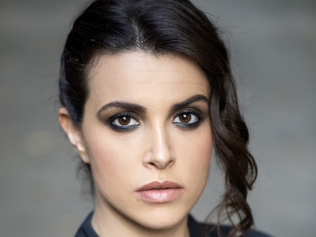 Dal 2 al 6 ottobre, l’attrice Mavina Graziani sarà protagonista al Teatro delle Muse dello spettacolo “3 Attori in affitto” scritto e diretto da Vittorio Hamarz Vasfi