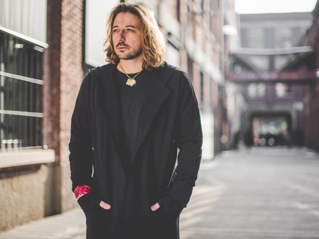 Online il videoclip di "Ovunque" (Cello Label - Ed. Curci), il nuovo singolo di Simone Tomassini