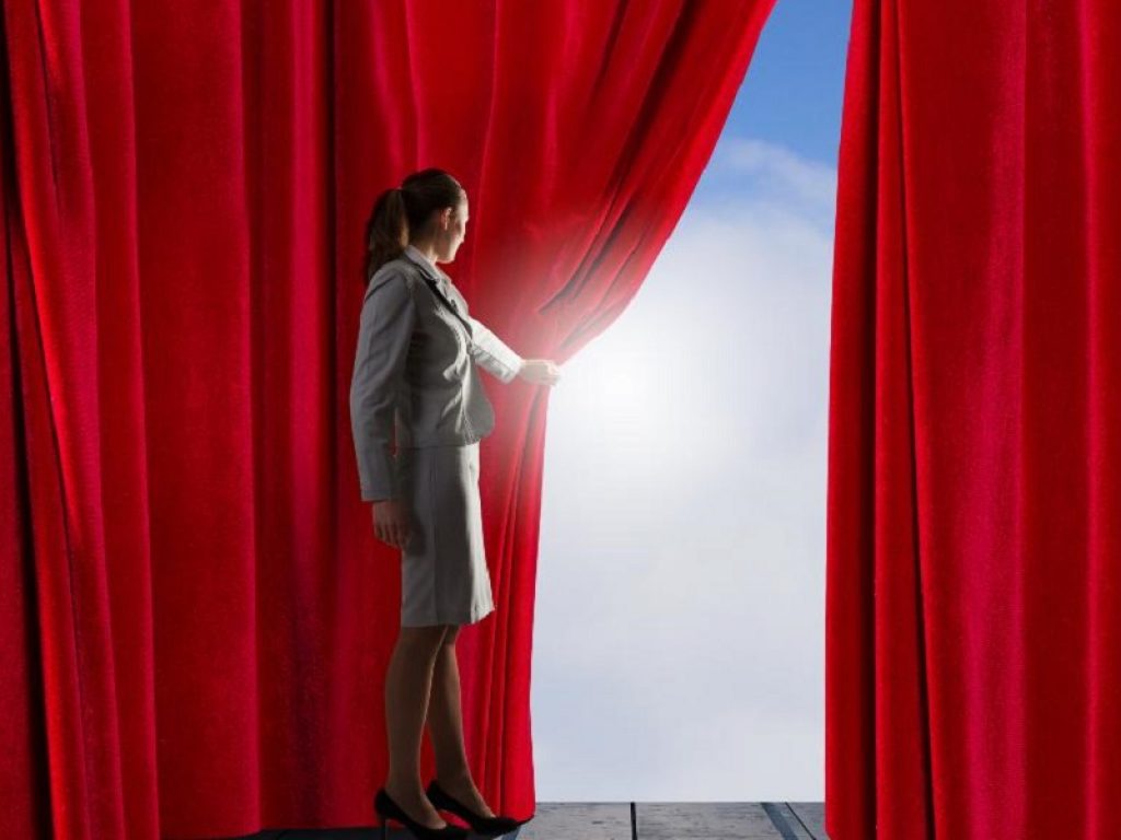 "Nuovi contenuti, stesso contenitore": il Teatro Trastevere presenta Lumière, il progetto video che mette al centro dell'attenzione l'edificio teatro