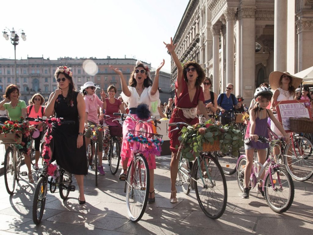 Tutte pronte per la Fancy Women Bike Ride: il 22 settembre l'invasione pacifica globale delle cicliste. La manifestazione gratuita si terrà in diverse città italiane tra cui Roma e Milano