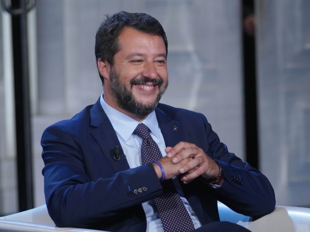 Sondaggi politici: la Lega di Salvini vola e allunga sul Pd in calo dello 0,2%. Segno meno anche per Movimento 5 stelle e altri piccoli partiti di sinistra