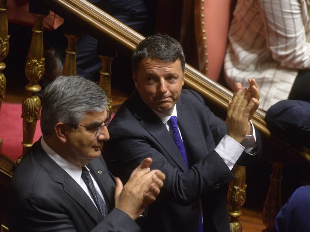 Pd, la scissione in due fasi: i sottosegretari renziani vogliono restare dem. Intanto i vertici del partito attendono che Matteo Renzi riveli le sue intenzioni: fari puntati domani su "Porta a Porta"