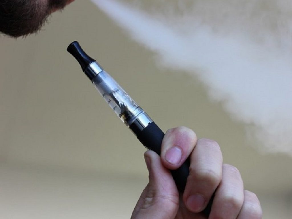 Per la prima volta uno studio ha valutato gli effetti biologici dell’utilizzo di sigarette elettroniche tenendo conto dell’eventuale precedente esposizione al fumo di tabacco