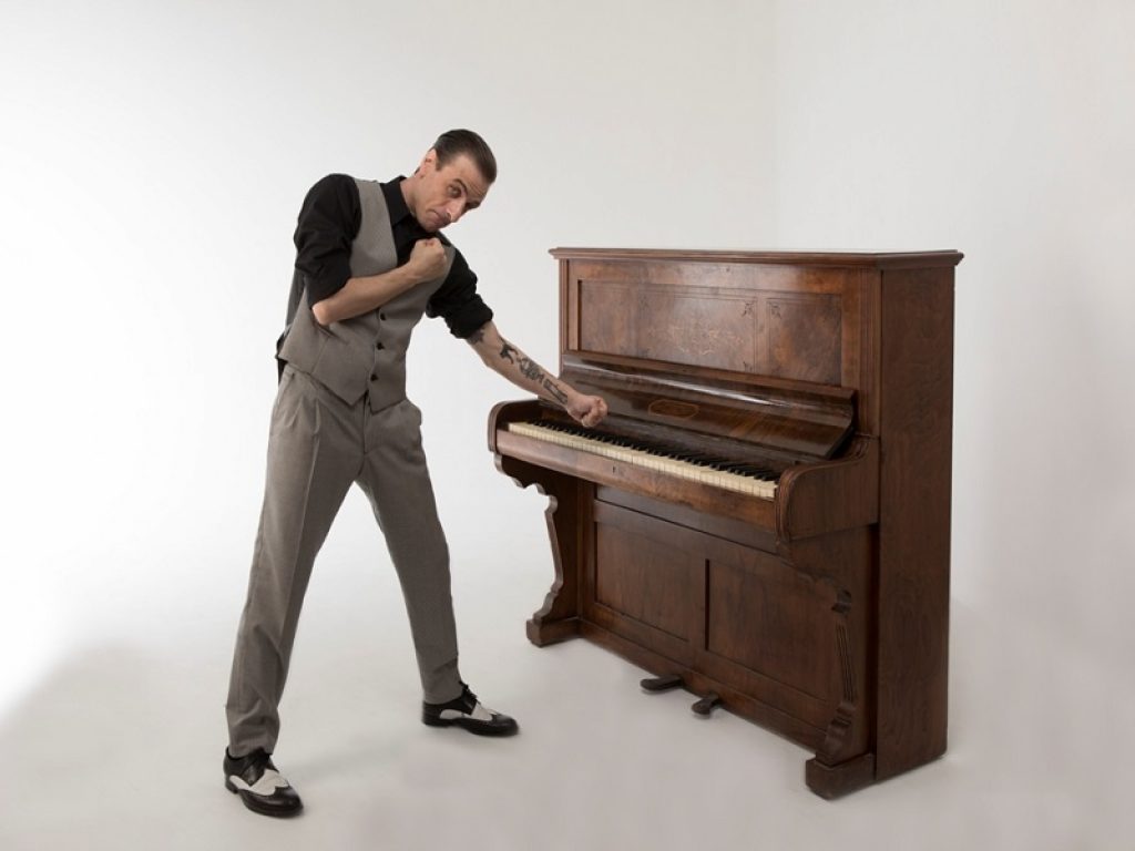 Bom Bom n. 3, il brano vincitore di Italia's Got Talent 2019 ha finalmente un videoclip. Il musicista Sorgentone si esibirà in diretta alla maratona di beneficenza Telethon il prossimo 14 dicembre