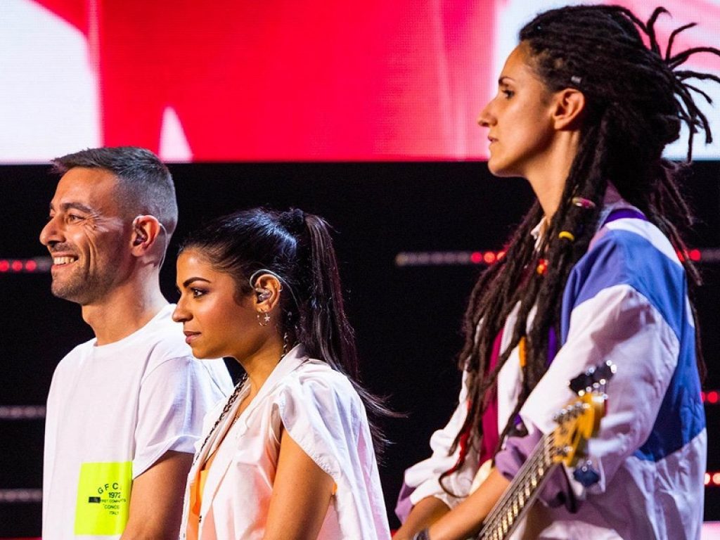 I Booda conquistano il primo live di X Factor 13: i tre musicisti hanno portato sul palco freschezza e originalità