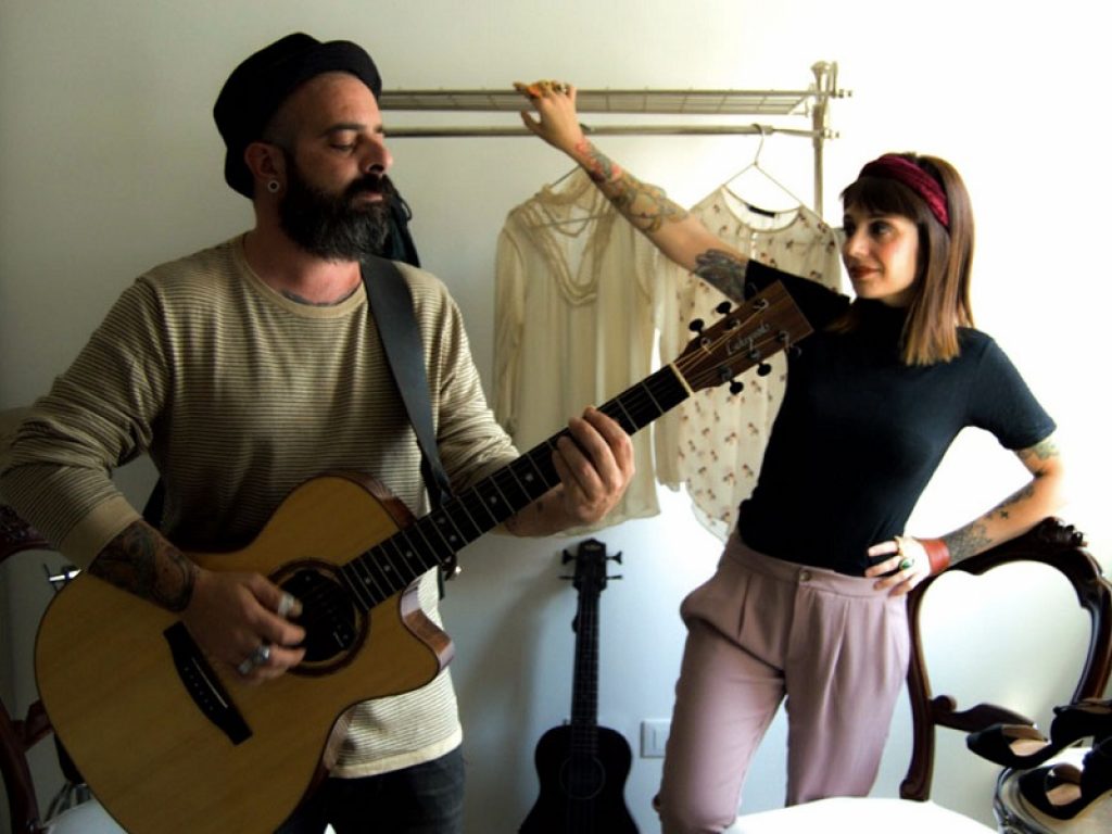 Cri+Sara Fou, con il featuring de Il Cane, lanciano il nuovo singolo "Il sole e poi la pioggia". Il brano anticipa l'uscita dell'EP "L'altrui"