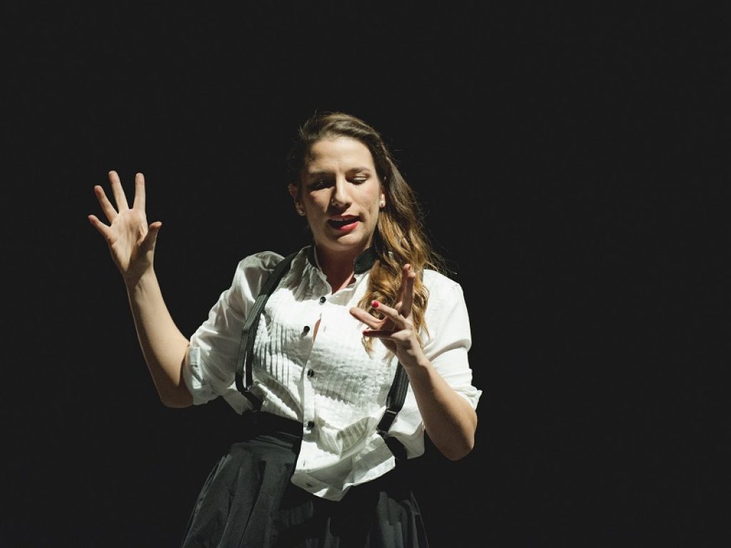 “Comunque” di Giorgia Mazzucato in scena al Teatro Studio Uno: dal 24 al 27 ottobre spettacolo ironico e divertente ispirato ai testi di Alessandro Bergonzoni