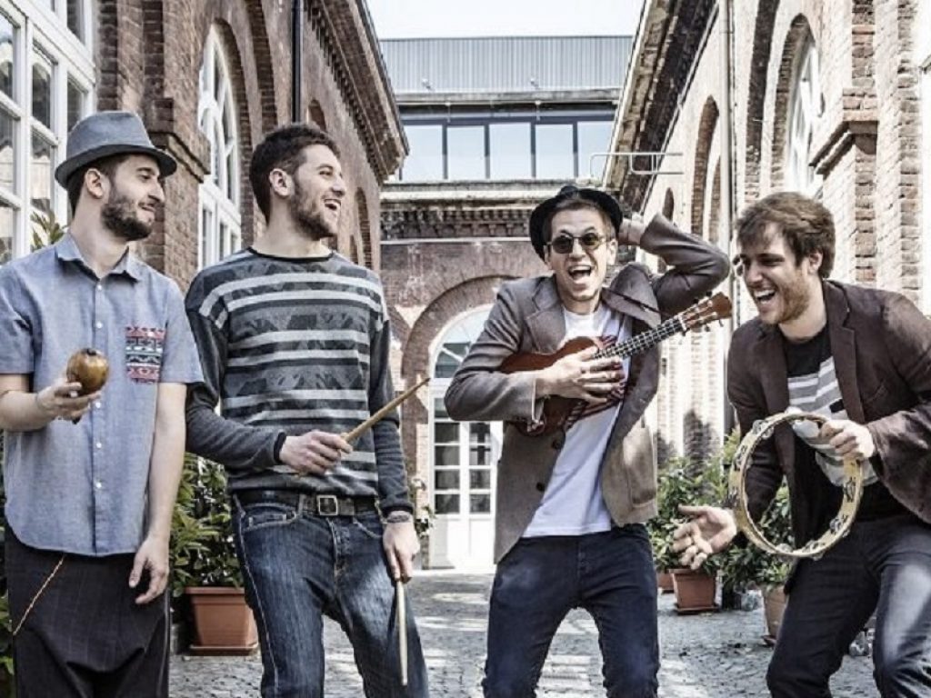 “A metà strada” è il nuovo singolo degli Eugenio in Via Di Gioia: il brano vede il featuring dell'artista tedesco Moglli