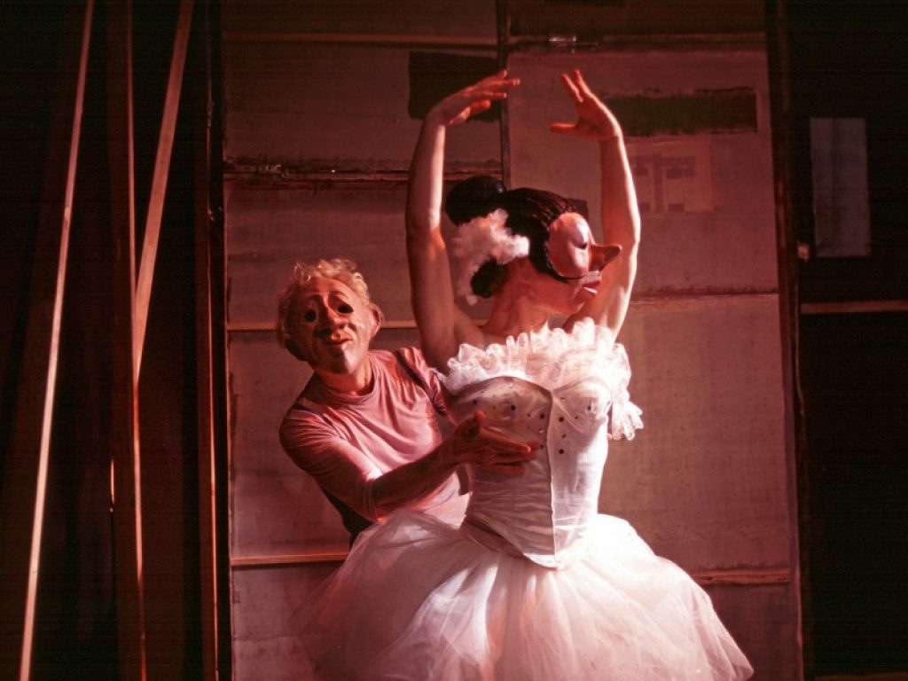 La compagnia berlinese Familie Flöz per la prima volta a Roma con lo spettacolo Teatro Delusio: appuntamento dal 5 al 17 novembre 2019 al Teatro Sala Umberto