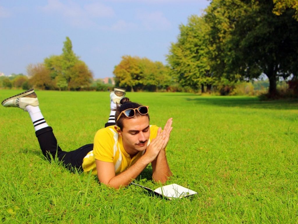 Disponibile su Spotify "Frangia", il nuovo singolo di Jurijgami. Il brano, in radio dal prossimo 25 ottobre, anticipa l'uscita dell'album prevista a febbraio 2020