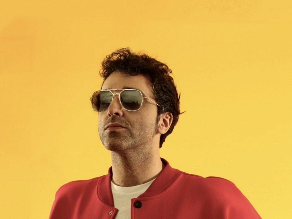 Lelio Morra debutta oggi con l'uscita del primo album "Esagerato". Fuori anche il video de Gli aeroplani, brano che racconta di una storia d’amore