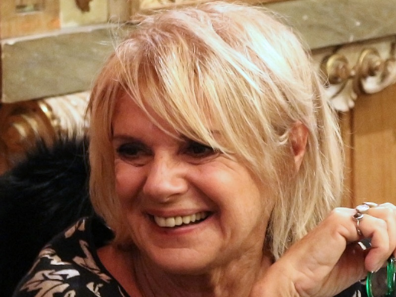 Domenica 27 ottobre a Milano Lella Costa si esibirà in un reading aperto a tutti de "Il pranzo di Babette" a favore di Opera San Francesco per i Poveri