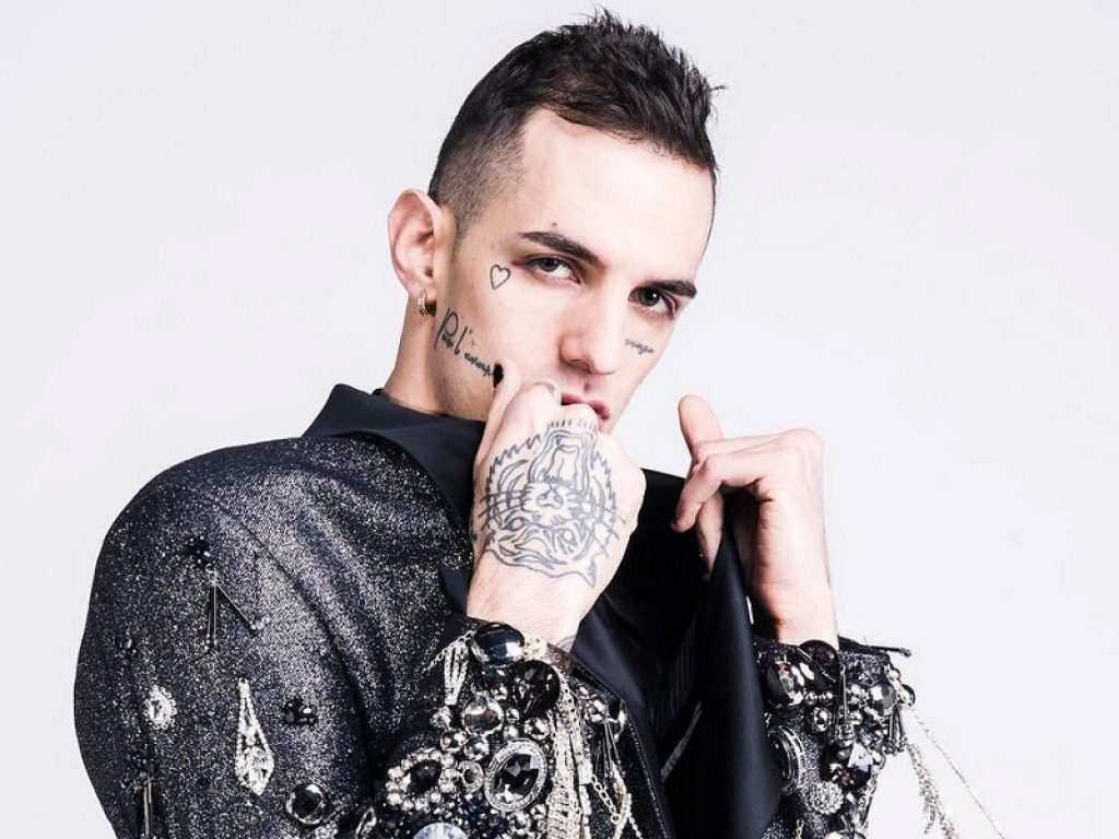 Achille Lauro annuncia una nuova versione di "1969": il 25 settembre uscirà 1969 – Achille Idol Rebirth. Nella tracklist anche il duetto con Fiorella Mannoia in "C'est la vie"