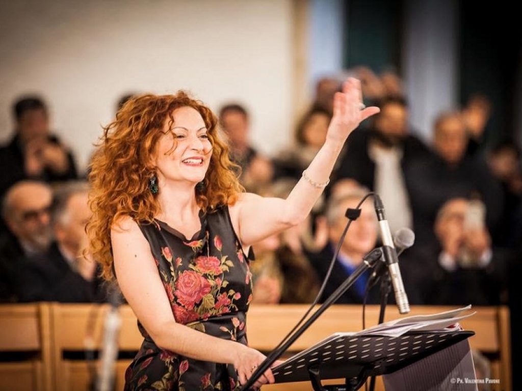 Stasera Cettina Donato torna a dirigere l'Orchestra Sinfonica della Città Metropolitana di Bari per un concerto speciale al Teatro Showville