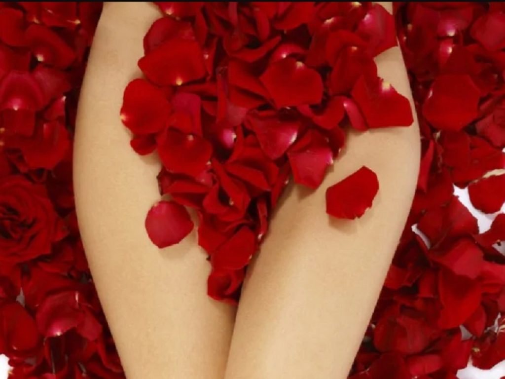 Adolescenti e prime mestruazioni: meglio la mamma di "Dottor Google". Solo il 15% delle ragazze intervistate confessa di aver chiesto aiuto al web