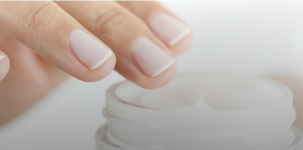 I parabeni sono composti chimici organici che hanno una funzione battericida e fungicida: utilizzati nella cosmetica, ecco gli effetti sul nostro corpo