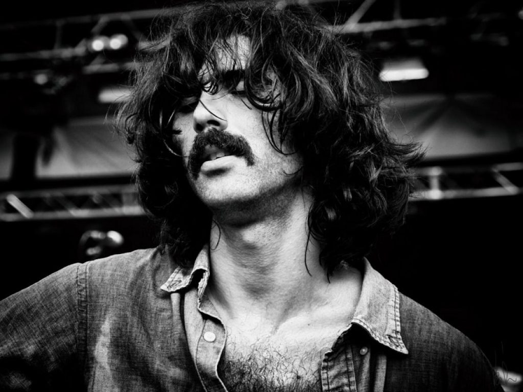 Andrea Laszlo De Simone torna con "Immensità": il nuovo lavoro discografico del cantautore torinese uscirà l'8 novembre. Annunciate quattro date speciali per la presentazione