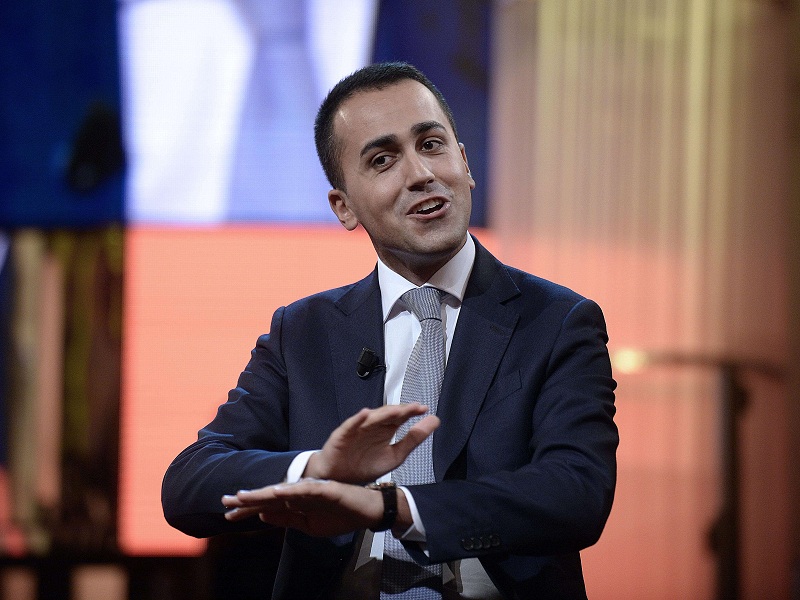 Di Maio ancora minacciato dall’Isis: sulla rivista dello Stato islamico "Al Naba" pubblicato un articolo intimidatorio e la foto del nostro ministro degli Esteri