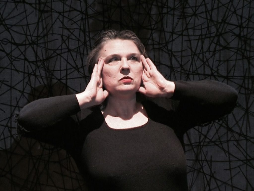 “DNA”- Dramma Verticale Studio N3 di e con Duska Bisconti arriva sul palco dello Spazio 18b: lo spettacolo in scena dal 24 al 27 ottobre