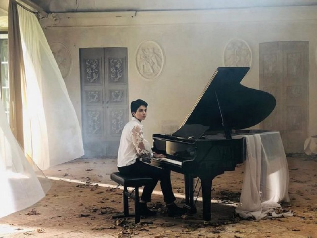 Giordana Angi torna con il nuovo disco e un lungo instore tour. "Voglio essere tua" è disponibile dalla mezzanotte di giovedì