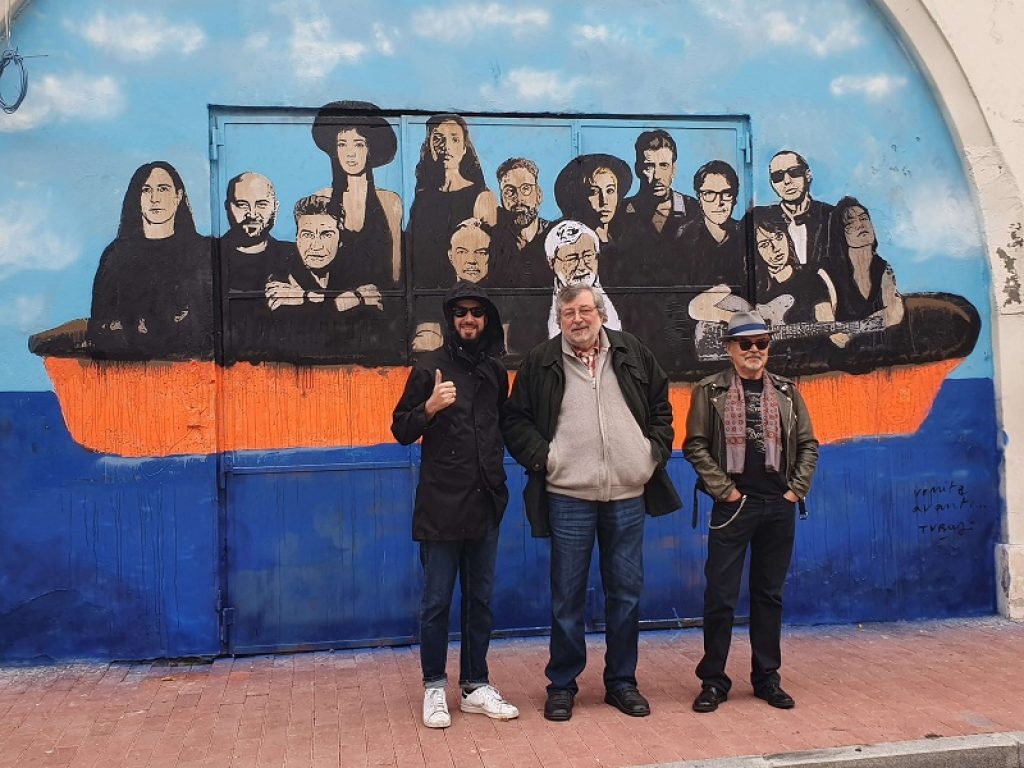 Guccini lancia il nuovo album con un murale di Tvboy spuntato sotto il ponte di via Libia, a pochi dalla casa del cantante