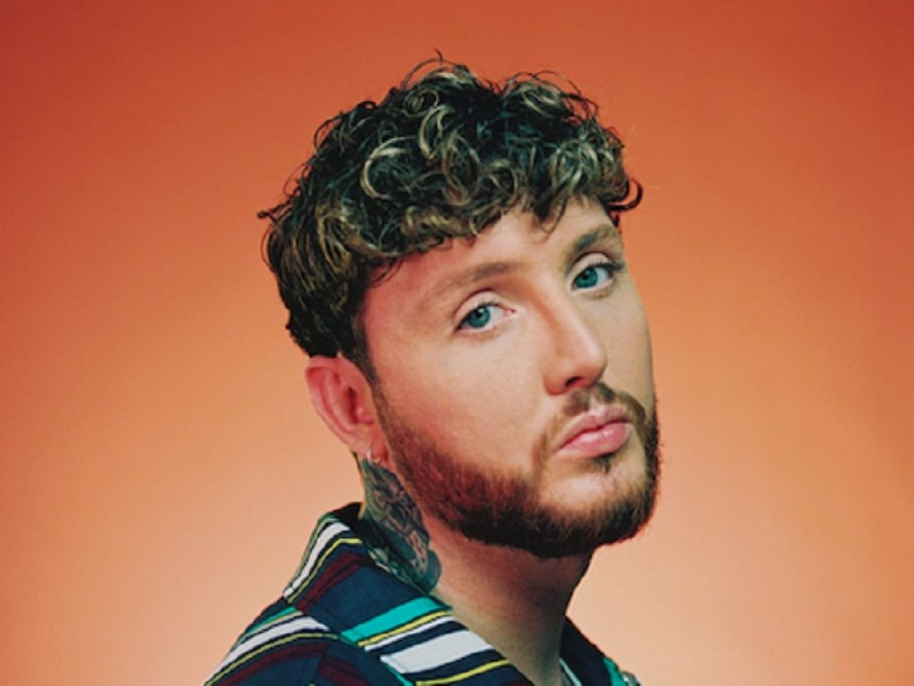 James Arthur torna con il nuovo album di inediti “You”. A soli 30 anni è uno dei 10 artisti in tutto il mondo a essere riuscito a raggiungere un miliardo di stream su Spotify