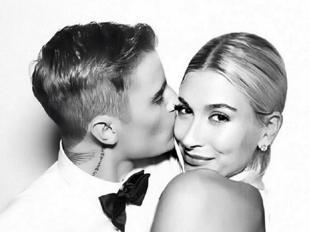 Justin Bieber e Hailey Baldwin si sono sposati…di nuovo. Ieri le nozze in chiesa tra amici (vip) e parenti