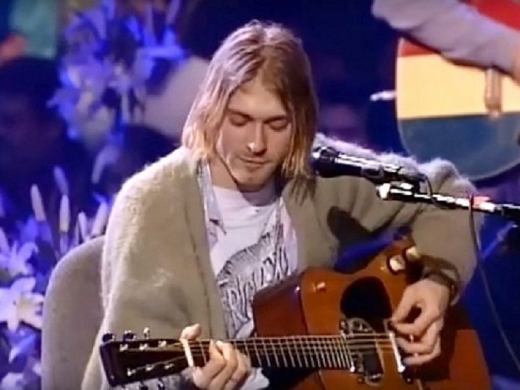 Kurt Cobain, venduto all’asta il cardigan del live di Mtv Unplugged del 1993. Lo storico capo d’abbigliamento è stato battuto per 334 mila dollari