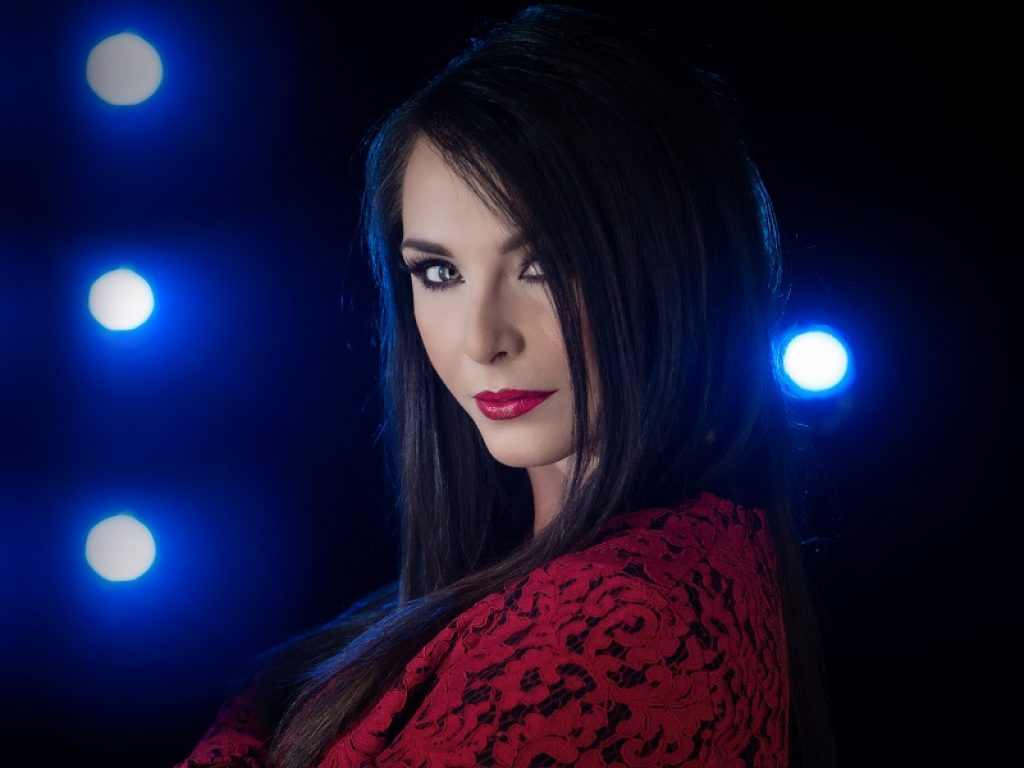 Manu Ley in radio con "Here and Now", il suo nuovo singolo scritto a quattro mani con Alessio Forlani. Un brano fusione tra vibrazioni Pop Rock