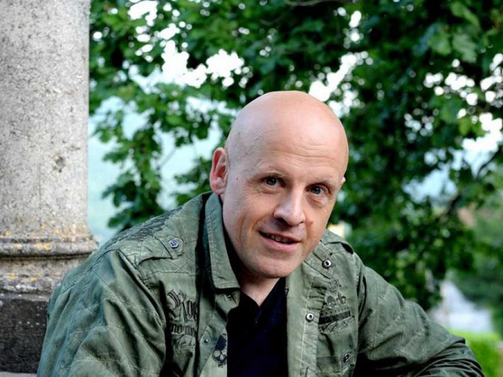 Marco Malatesta su YouTube con il videclip ufficiale del nuovo singolo "La scultrice di luce" (Pop Art /Azzurra Music)