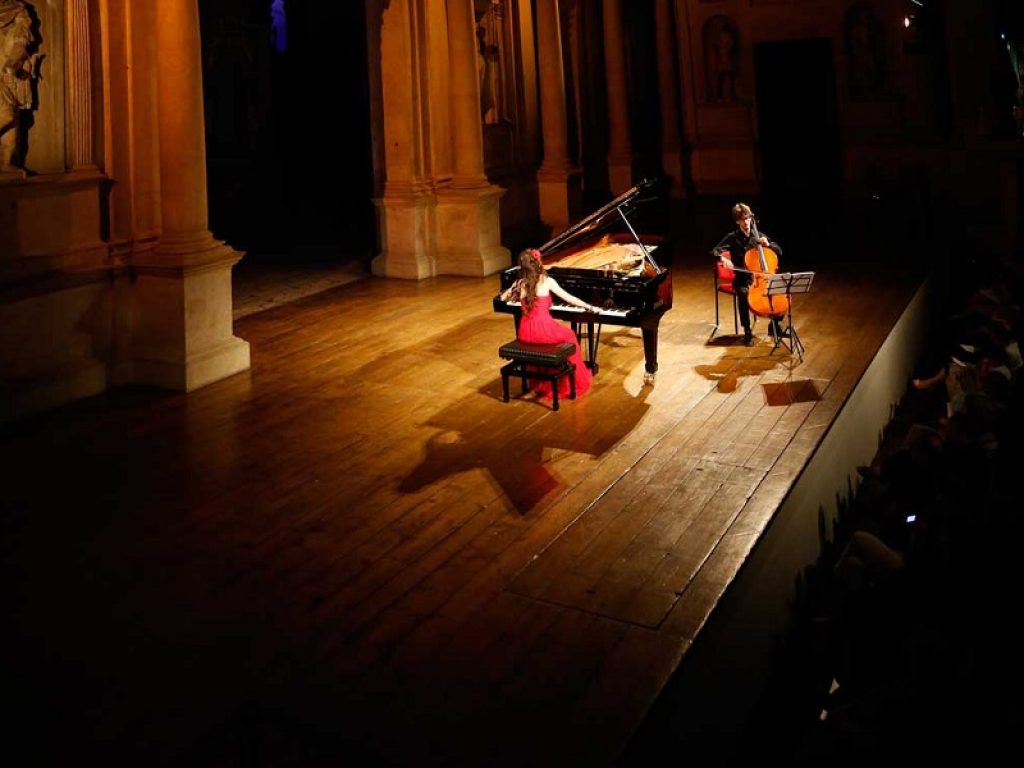 "Magically" è il nuovo singolo di Fiamma Velo, pianista e compositrice veneta, in rotazione radiofonica e disponibile in tutti gli store e le piattaforme digitali