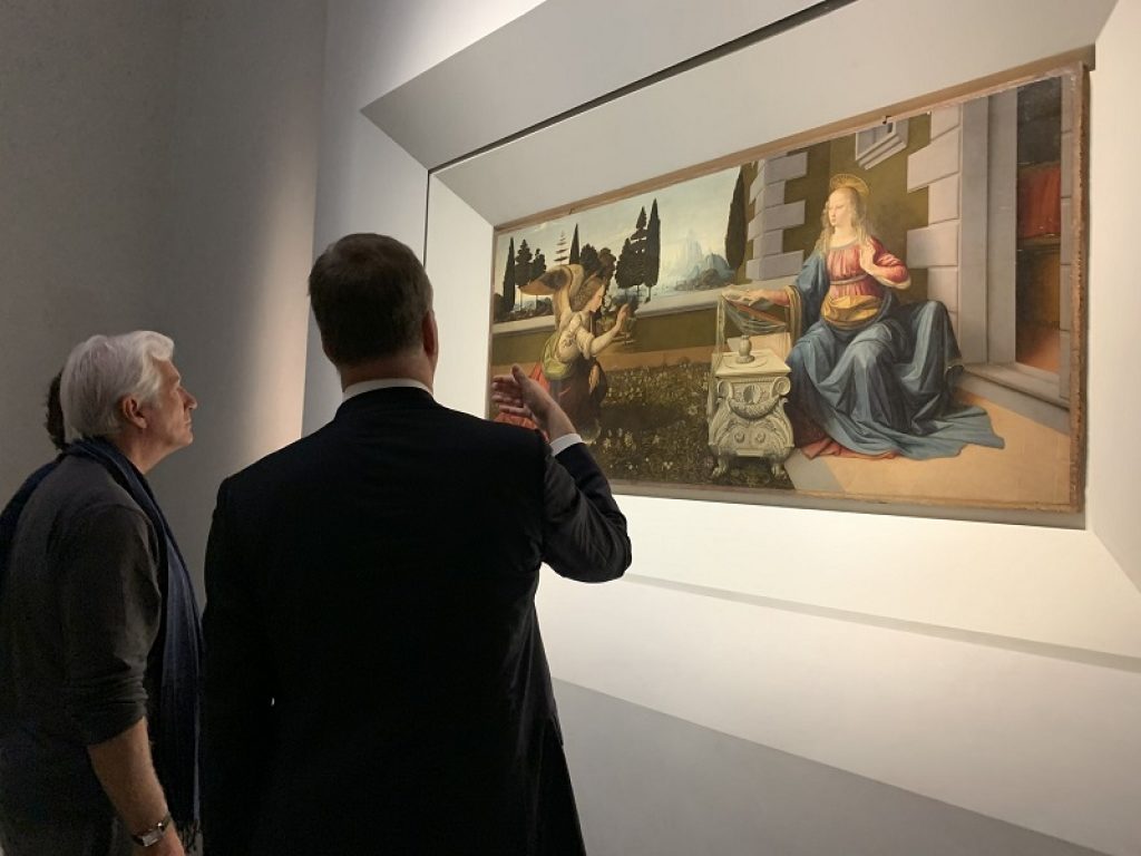 Richard Gere in visita agli Uffizi: tour di un'ora nel museo per il divo del cinema americano e selfie con i dipendenti della galleria. A fare da guida il direttore Schmidt