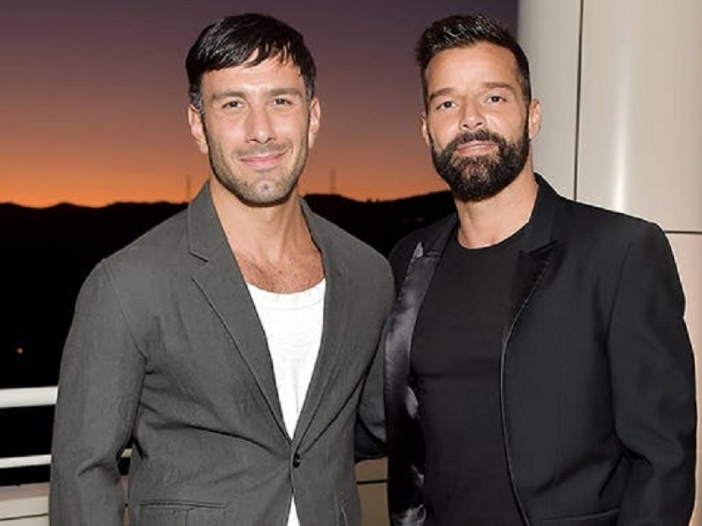 Quarto figlio per Ricky Martin e suo marito Jwan Yosef. Il cantante ha scelto di annunciare la lieta notizia con una foto pubblicata su Instagram