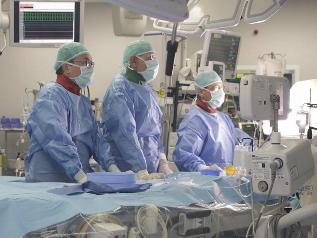 Al Niguarda di Milano ipnosi al posto dei farmaci anestetizzanti per la sostituzione della valvola aortica a una paziente di 82 anni