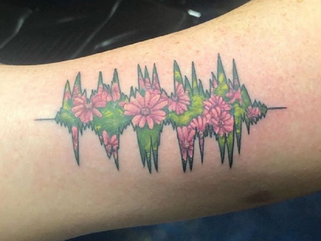 Soundwave Tattoos, gli incredibili tatuaggi che suonano, cantano e parlano…solo grazie alla pelle: scopriamo questa nuova tendenza