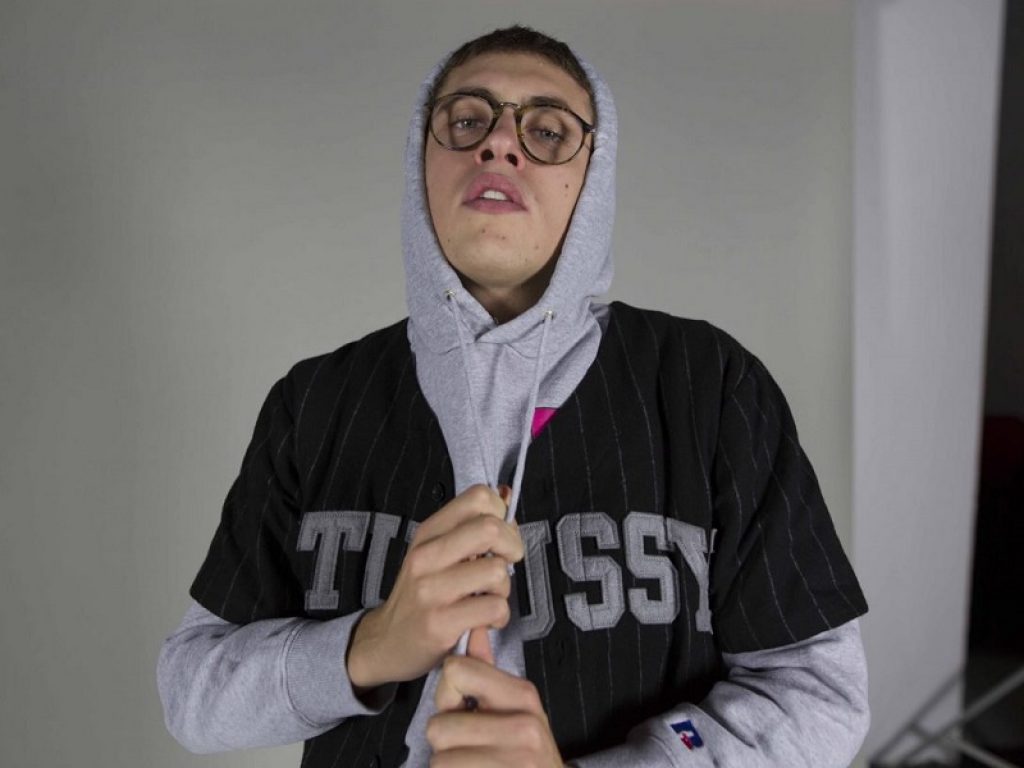 Tredici Pietro: il 12 ottobre parte il suo “Assurdo tour”: il rapper è pronto a conquistare il pubblico dal vivo nei principali palchi italiani