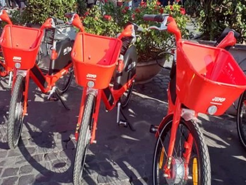 Uber Jump, a Roma via alla sperimentazione del bike sharing. Il nuovo servizio costa 20 centesimi al minuto