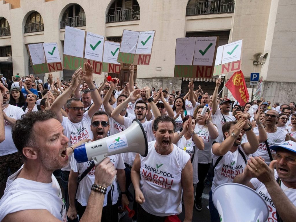 Whirlpool Napoli: Cgil Cisl e Uil annunciano nuovo sciopero generale degli operai il 31 ottobre. Duro attacco al Governo
