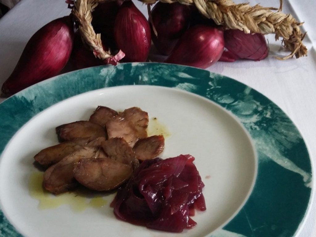 Sua maestà la cipolla: a novembre nei ristoranti del Buon Ricordo menù dedicati e in omaggio un piatto dipinto a mano