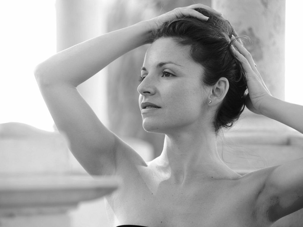 Francesca Ieranò domani in scena al Teatro Greco con “Amara terra”, spettacolo che racconta la figura della donna della prima metà del Novecento