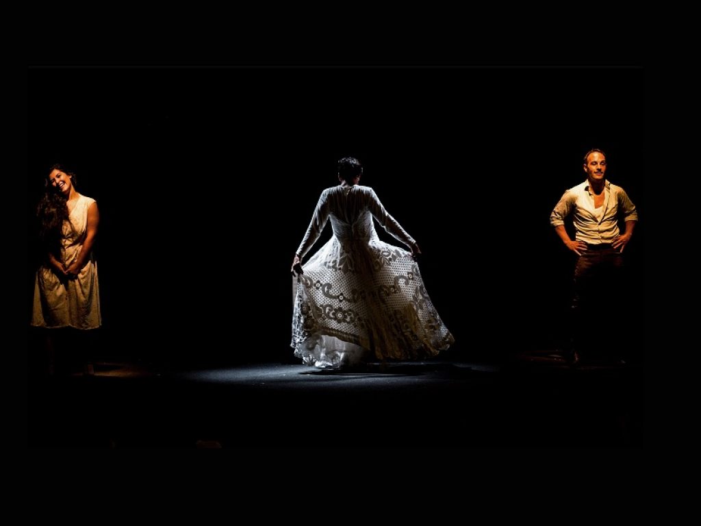 Da martedì 12 a domenica 17 novembre la compagnia Vuccirìa Teatro all'OFF/OFF Theatre porta in scena il poetico "Io, Mai Niente Con Nessuno Avevo Fatto"