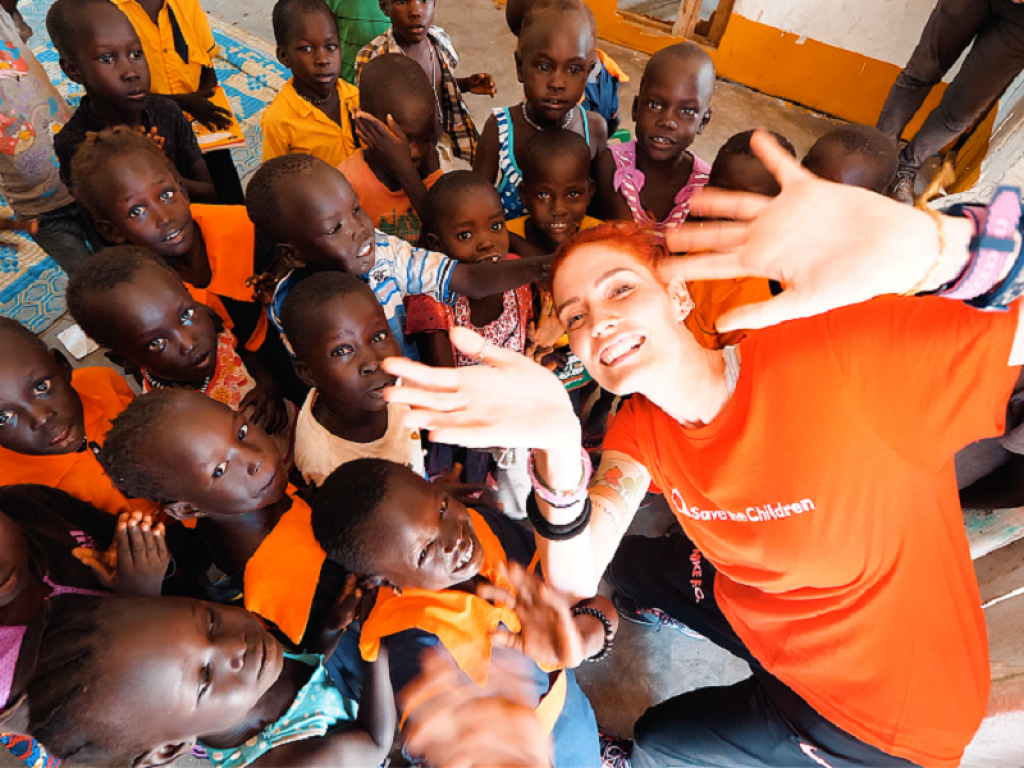 LaSabri e Save The Children in Uganda per dire stop alla guerra sui bambini e far scoprire ai suoi milioni di fan la condizione dei minori fuggiti dal Sud Sudan