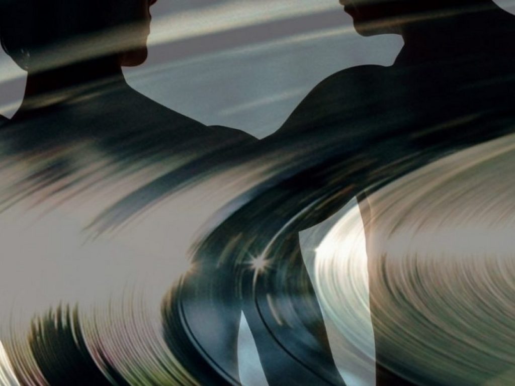 “Nell’addio” è il romanzo d’esordio di Federico Larosa: nel libro amore e amicizia, paure e speranze, scoperte e rivelazioni scandiscono la crescita del protagonista