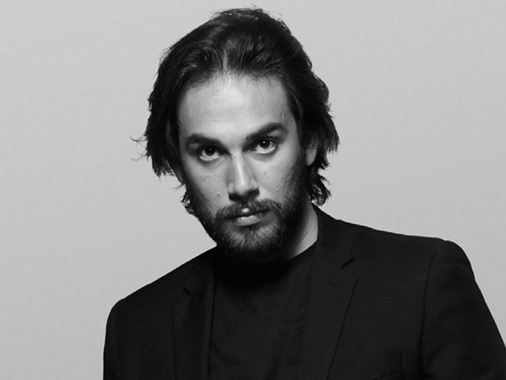 Da oggi Raffaele Moretti in radio e in digital download con la titletrack “Passione e dolore”, nuovo singolo estratto dall’album