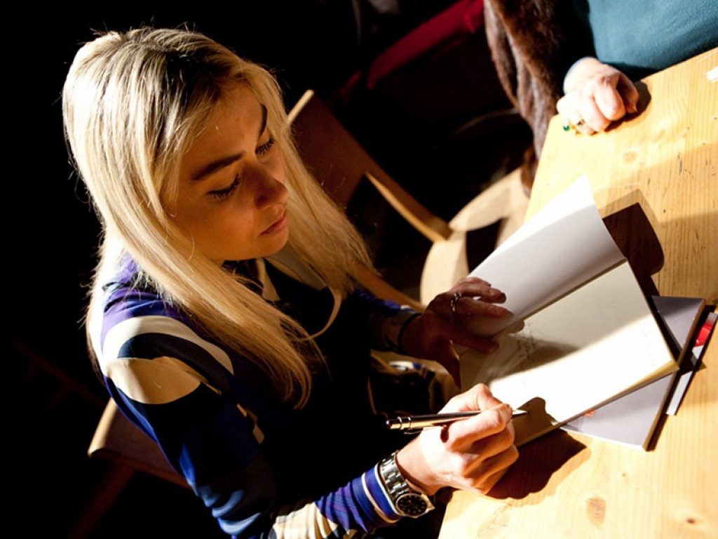 Stefania Rabuffetti ha in uscita, a metà novembre, la nuova raccolta di poesie Parole affamate di parole, per Manni Editore. Presentazione il 16 a Bookcity