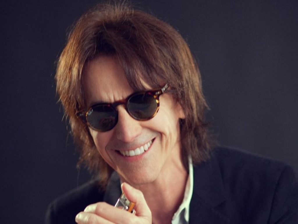 Alberto Fortis in radio e sulle piattaforme digitali con "La neña del Salvador". Oggi esce anche "FORTIS 1° OfficiALive" il nuovo doppio album