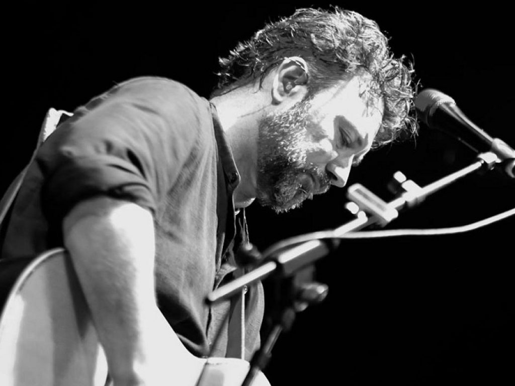 Francesco Mussoni sabato 16 novembre al Teatro del Navile di Bologna in concerto con lo spettacolo "Le cose ultime, cantautorato tra contaminazione e divertimento"