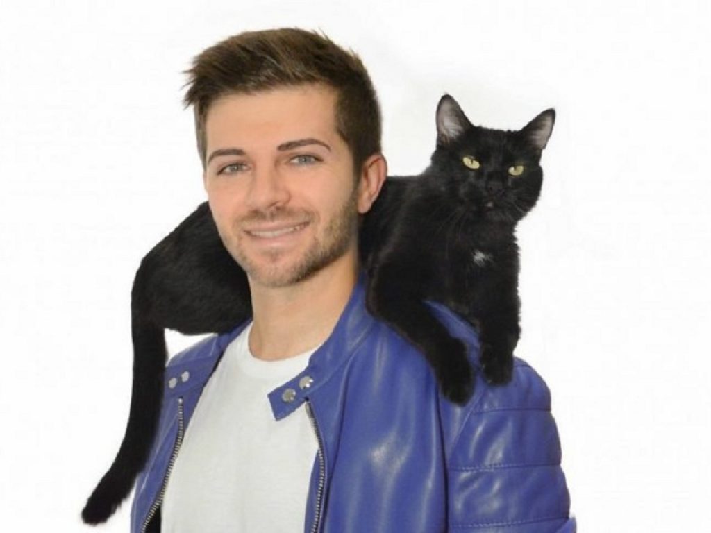 "Fatti i gatti tuoi", tutto sui felini nel nuovo libro di Federico Santaiti. Una raccolta di consigli del "gattaro del web"