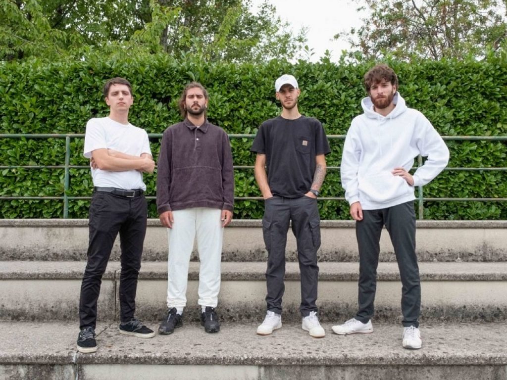 Draghi è il nuovo singolo degli Iside per la label Factory Flaws: il quartetto bergamasco svela una nuova vena elettronica, seppur di indole pop e ideale per il singalong